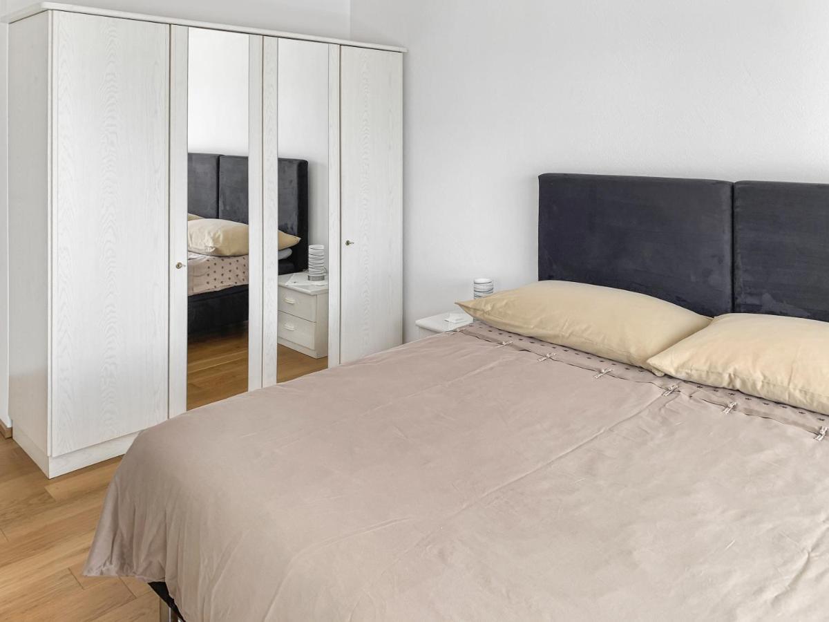ホテル Haus Zur Lilie Hinwil エクステリア 写真