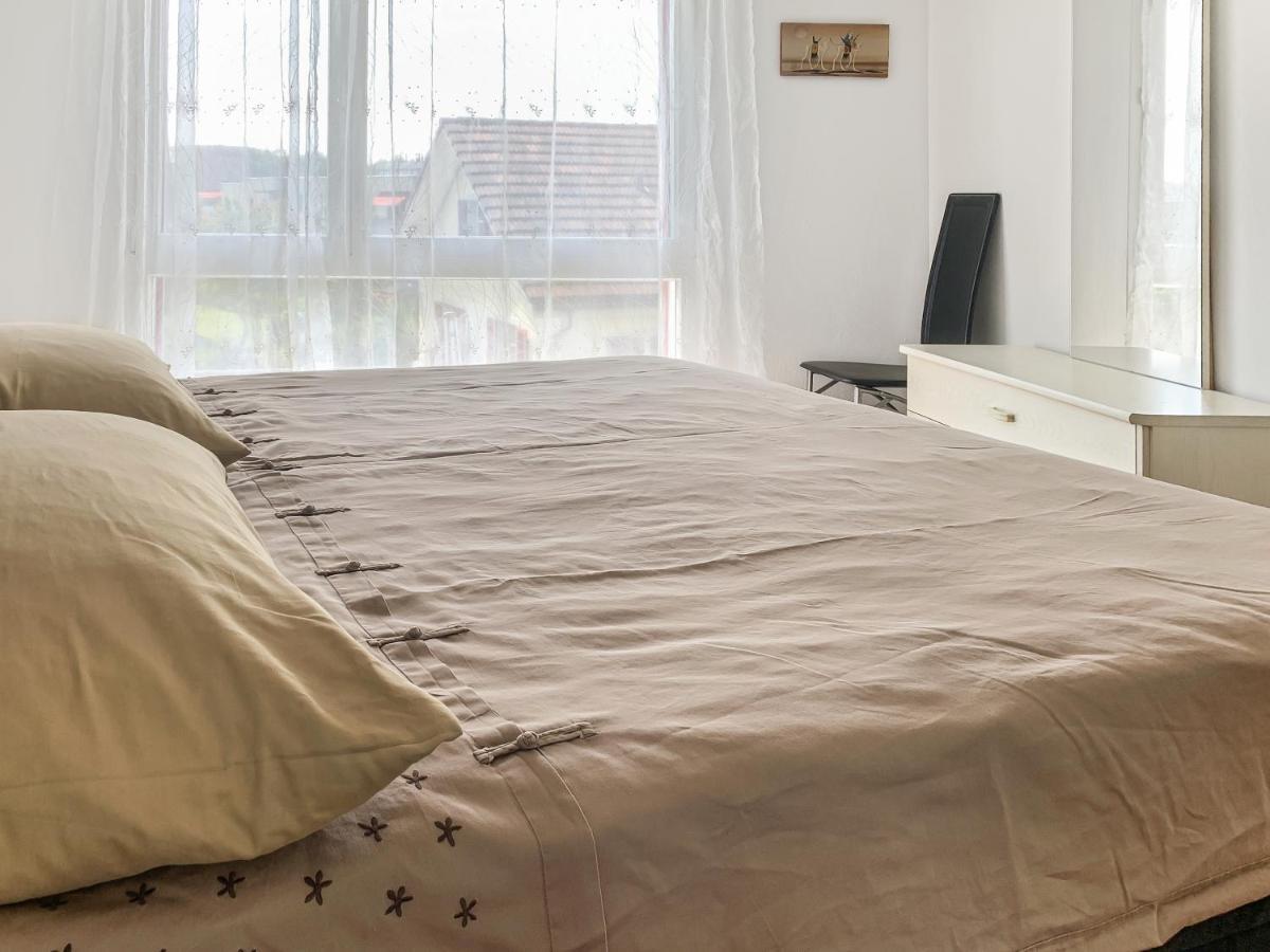 ホテル Haus Zur Lilie Hinwil エクステリア 写真