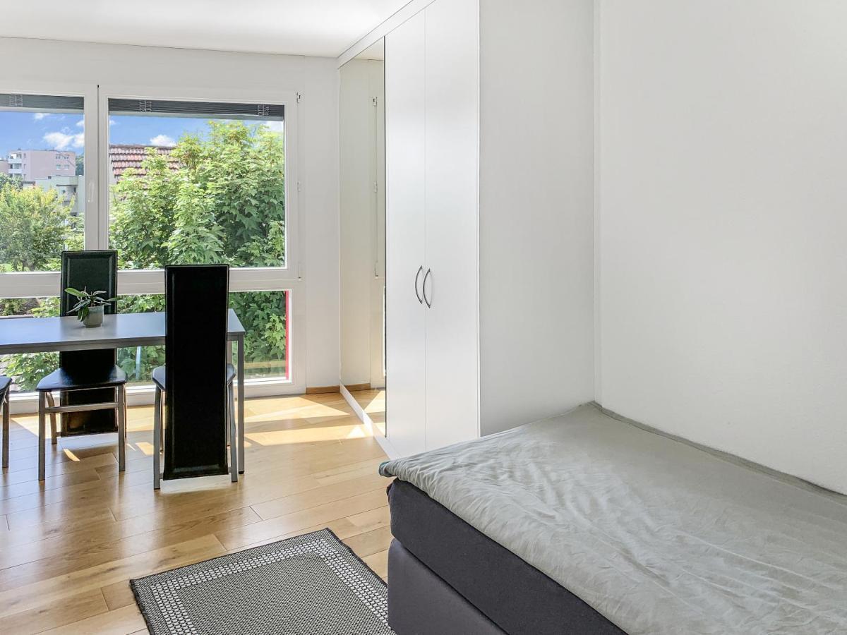 ホテル Haus Zur Lilie Hinwil エクステリア 写真