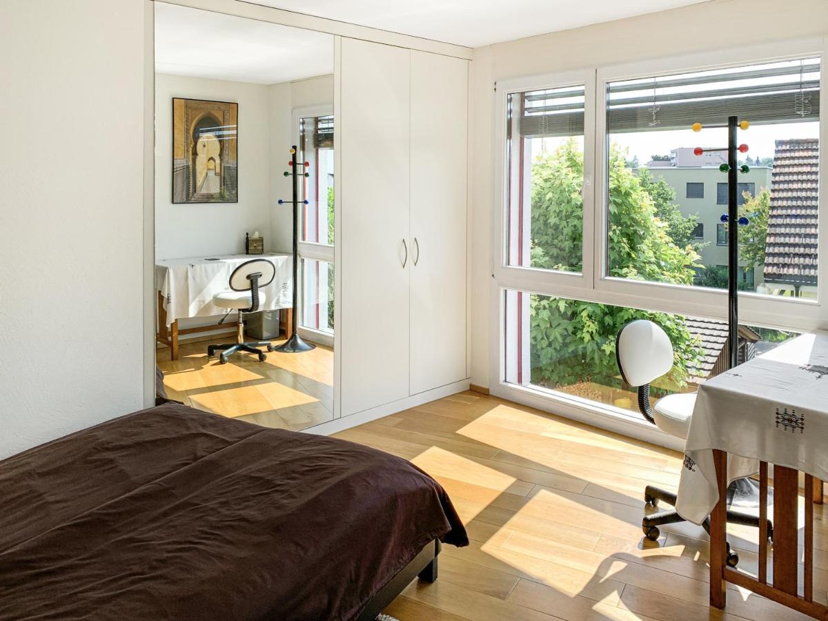 ホテル Haus Zur Lilie Hinwil エクステリア 写真