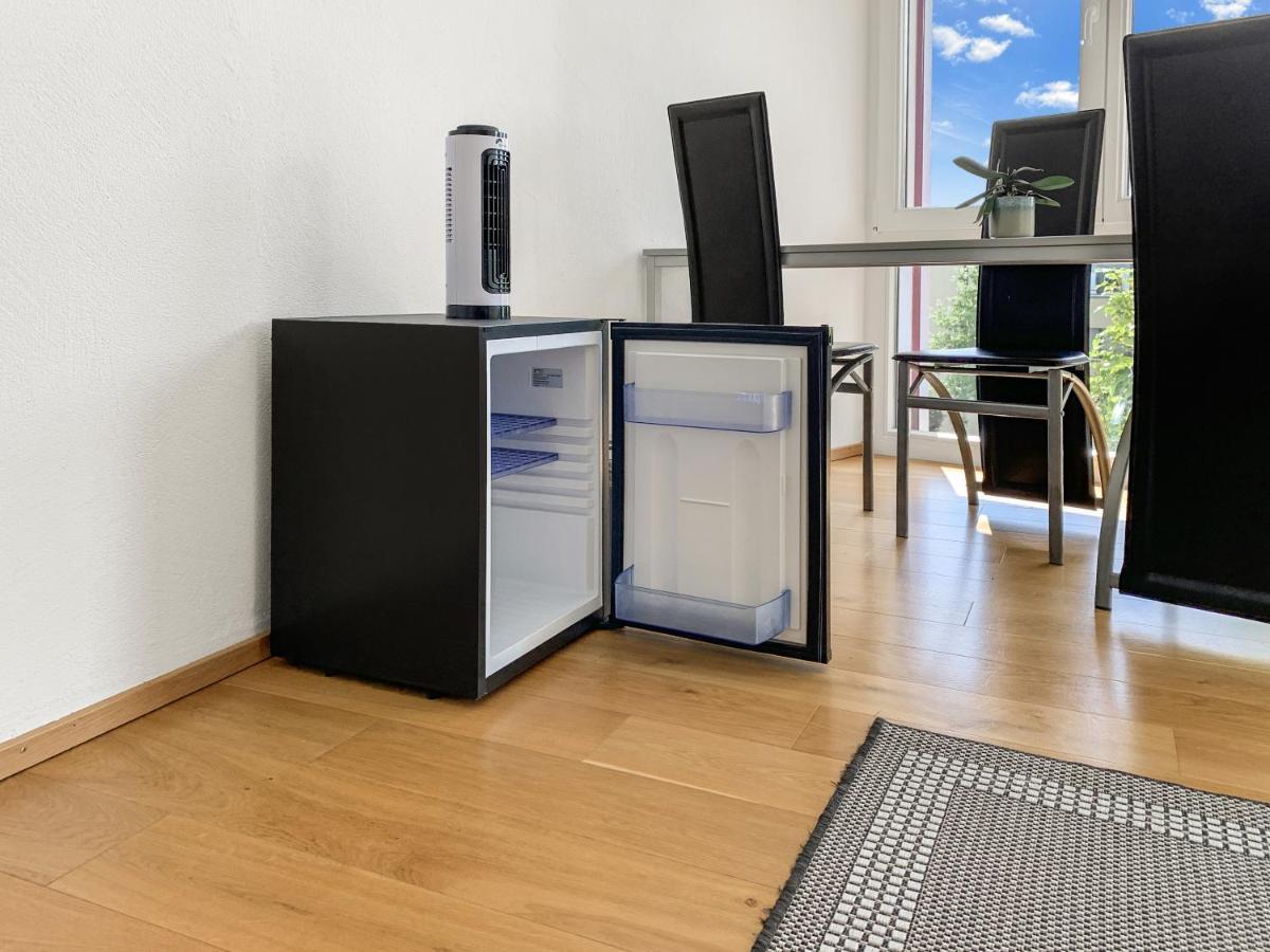 ホテル Haus Zur Lilie Hinwil エクステリア 写真