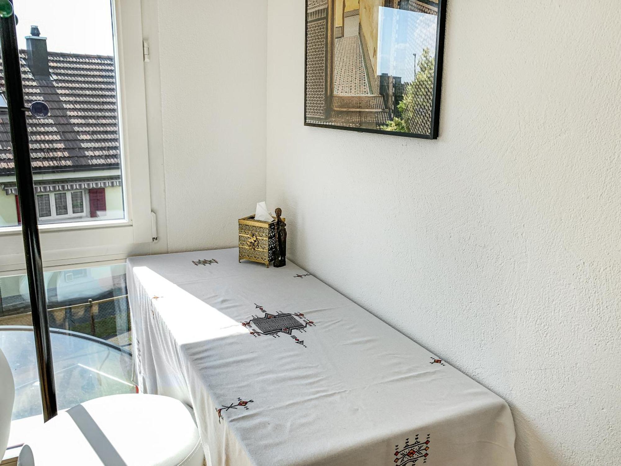 ホテル Haus Zur Lilie Hinwil エクステリア 写真